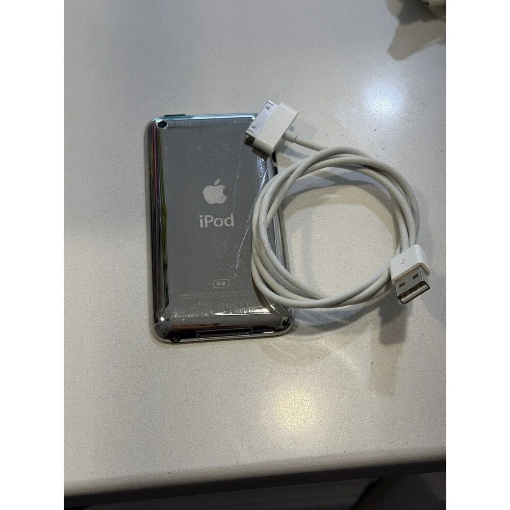 Apple iPod Touch 4th Generation 8GB Black A1367 Tested Working Bundle